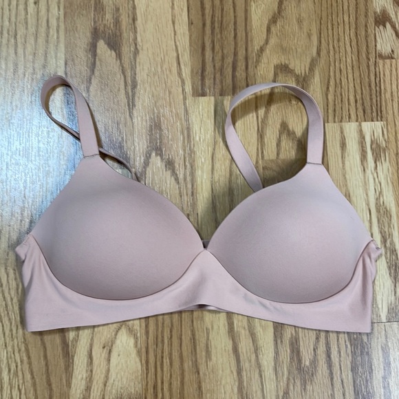 Uniqlo Intimates & Sleepwear Uniqlo Seamless Bra Poshmark